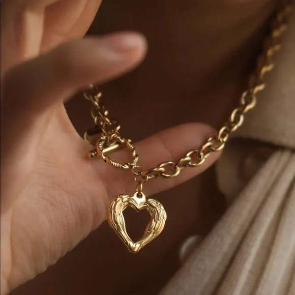 Waterproof toggle clasp heart necklace - Picture 3 of 7